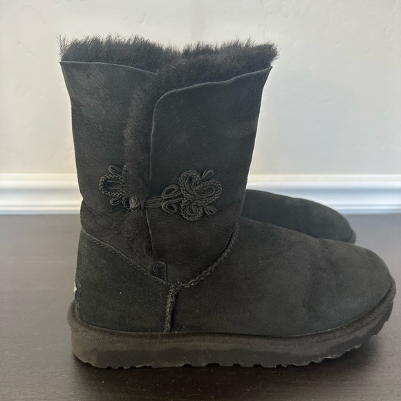 Ugg Bailey Crochet Button - Picture 7 of 8